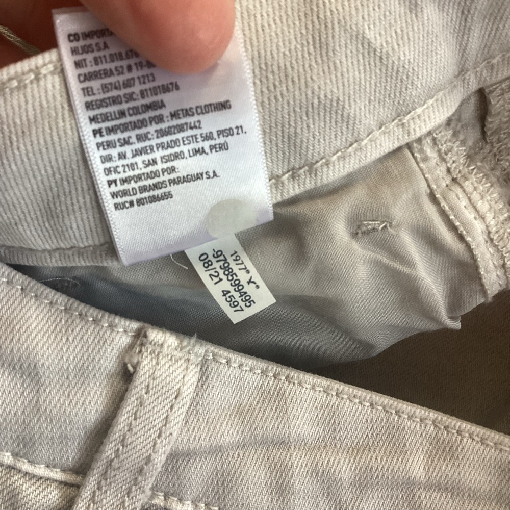 American Eagle Light‎ Grey Thrashed High Waisted Straight Leg Mom Jeans, Size 12 - Picture 8 of 10